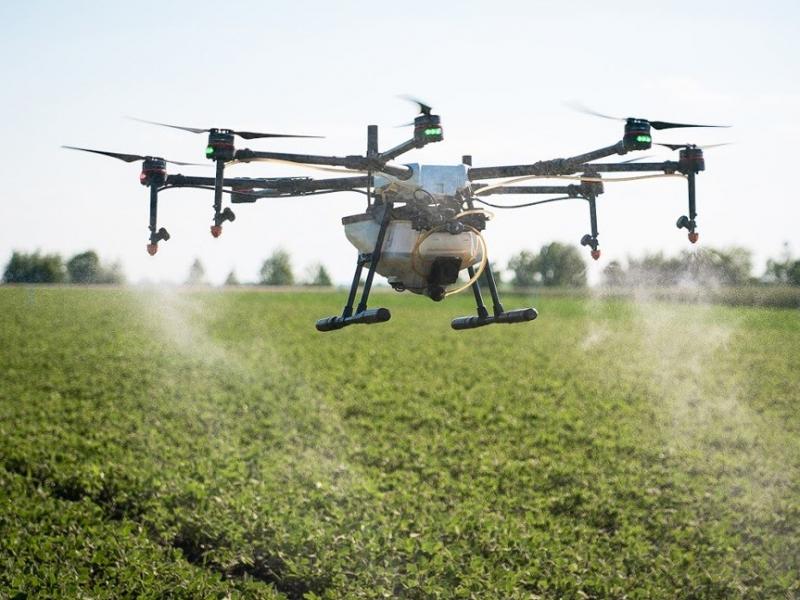 Сучасне землеробство дронами
