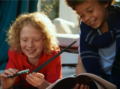 Британська компанія Kano, яка випускає навчальні комп'ютерні комплекти, представила новий набір Harry Potter Kano Coding Kit для навчання дітей програмуванню за допомогою чарівної палички і спеціального програмного забезпечення