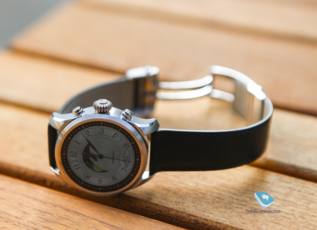 Корпус зі сталі, дуже приємний і виглядає як в звичайних годинах, тобто тут перша відмінність від тих же Galaxy Watch, де він дещо відрізняється