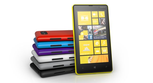 Місяць тому нам вдалося   познайомитися   з двома новинками компанії Nokia працюють на базі операційної системи Windows Phone 8 - Nokia Lumia 820 і Nokia Lumia 920