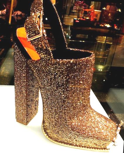 Жіночі туфлі, інкрустовані найбільшою кількістю діамантів в світі